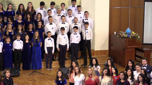 Corul De Copii Flori Si Stele - Domnul iubeste copii cuminti