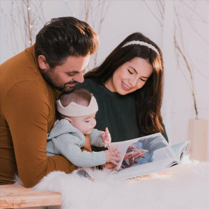 Miriam Popescu - E Seara Sfanta (2022)