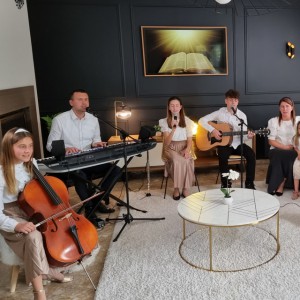 Familia Mihai - Ascultare Si Sfintire (2021)