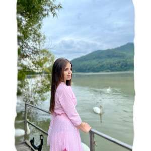 Larisa Lungu - Fericit E Omul Care (2023)