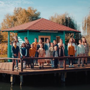 Cantari Nemuritoare Si Pricesne Ortodoxe - Frumoasă Şi Curată | Copii Din Suceava | Cântare Pentru Copii