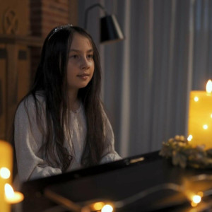 Abigail Bejerea - Glorie Rasuna In Zari (2023)